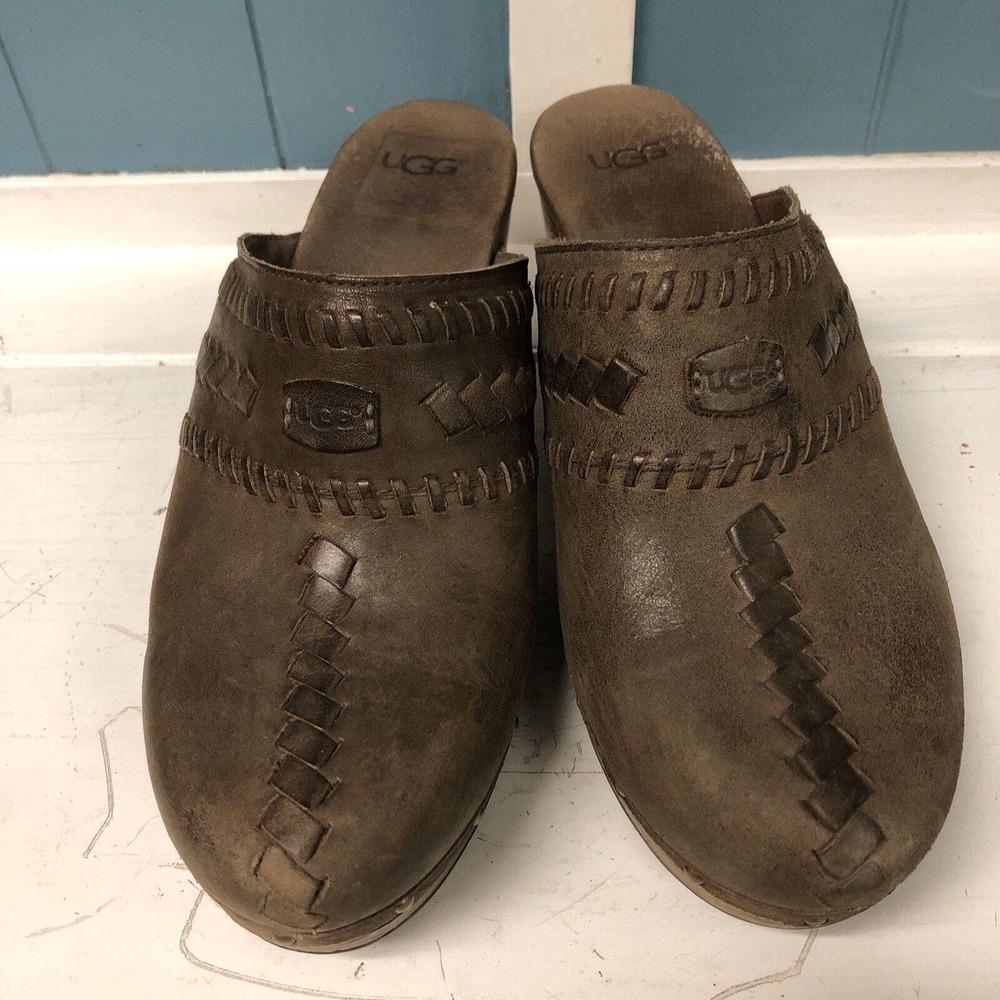 UGG‎ Women's Size 9 Slip On Clogs, Tan Brown Clogs With Wooden Heels - Picture 3 of 9